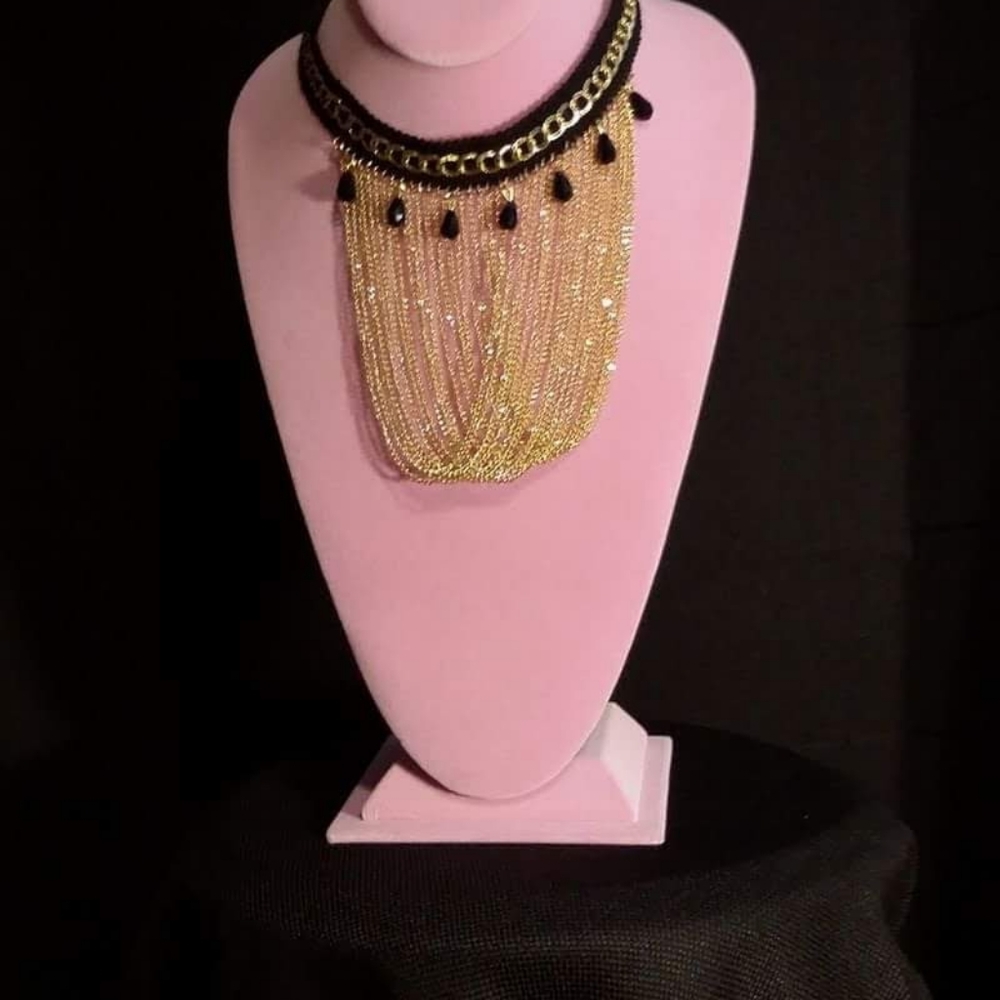 Choker necklace